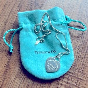 Tiffany&Co Heart Tag Pendant, in silver, Medium with chain and pouch